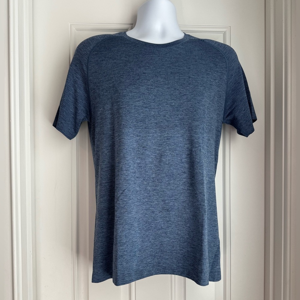 Men's Lululemon Live In Practice blue crewneck shirt size S